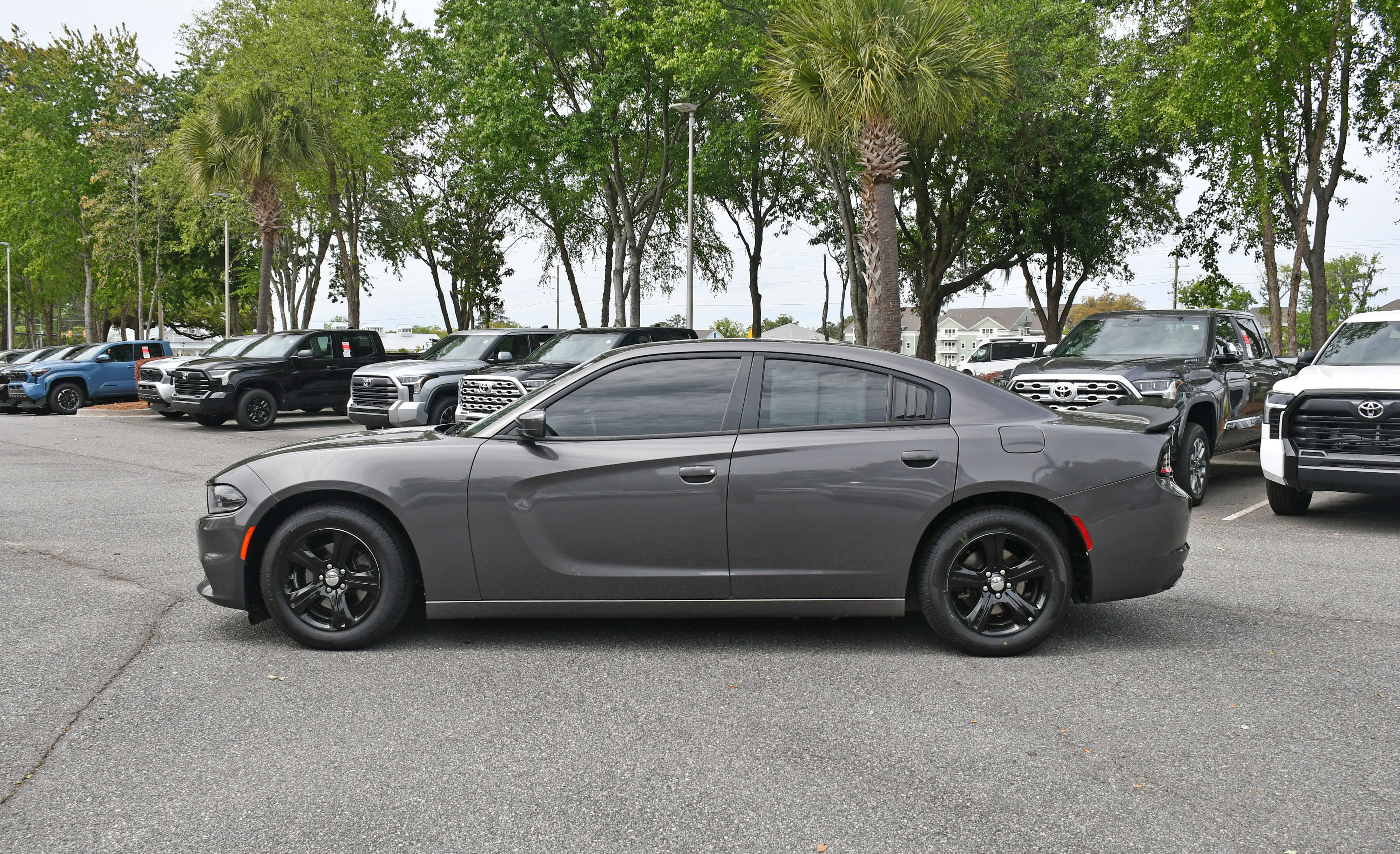 Used 2020 Dodge Charger SXT w/ Leather Interior Group image 2