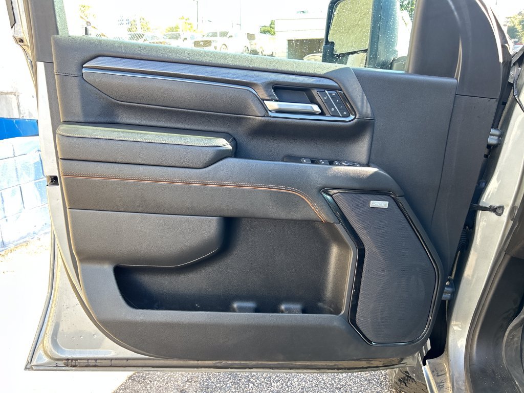 Used 2025 GMC Sierra 3500 AT4 w/ AT4 Premium Plus Package AWD/4WD image 9
