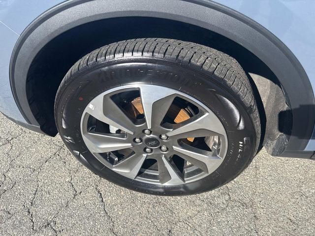 Certified 2025 Ford Escape Platinum image 16