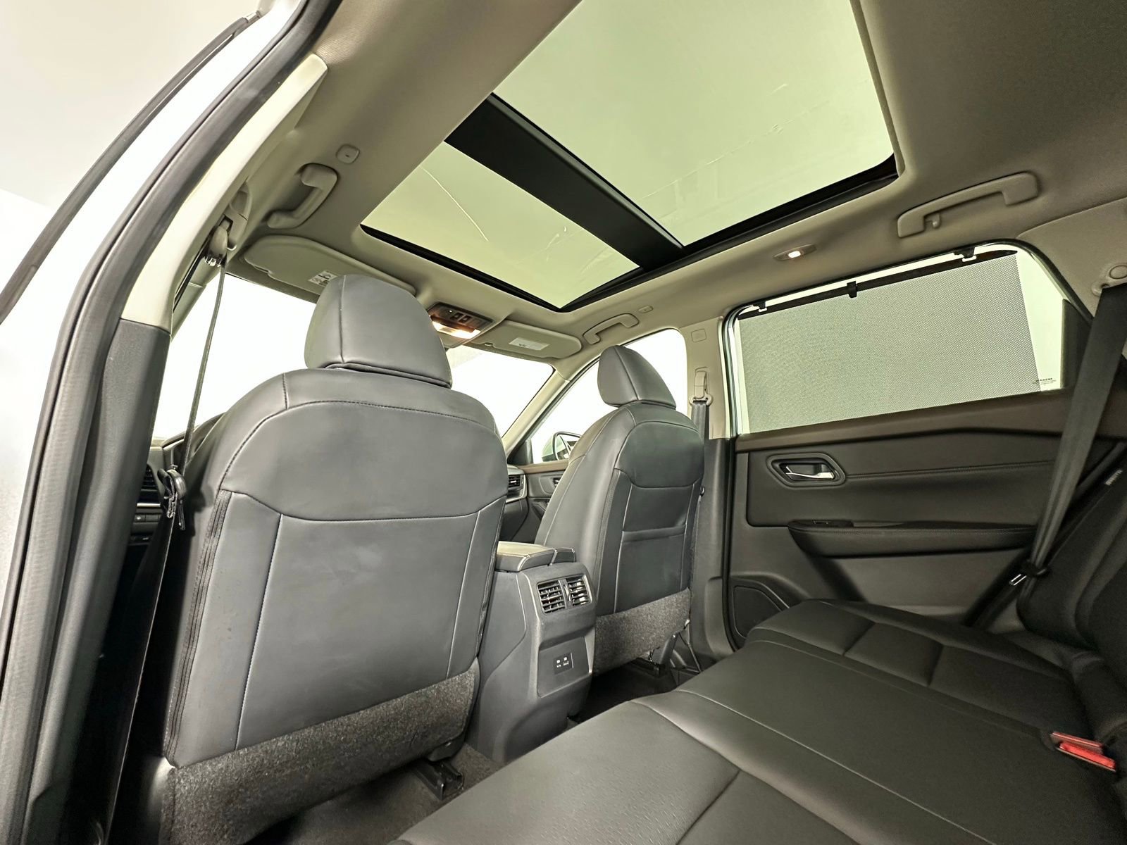 Used 2023 Nissan Rogue SV w/ SV Premium B Package image 19