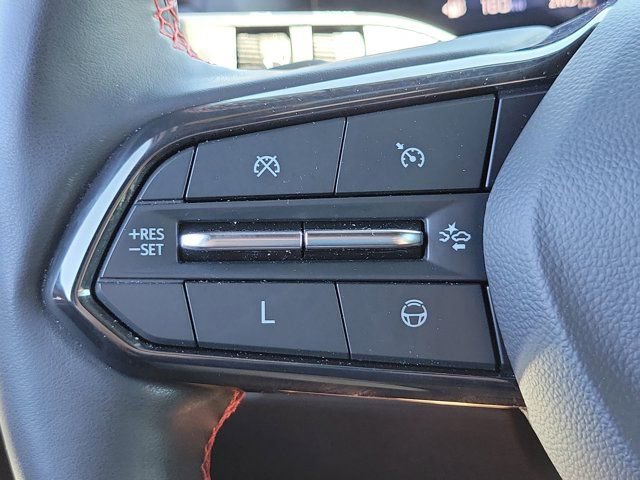 Used 2024 Chevrolet Traverse RS image 25