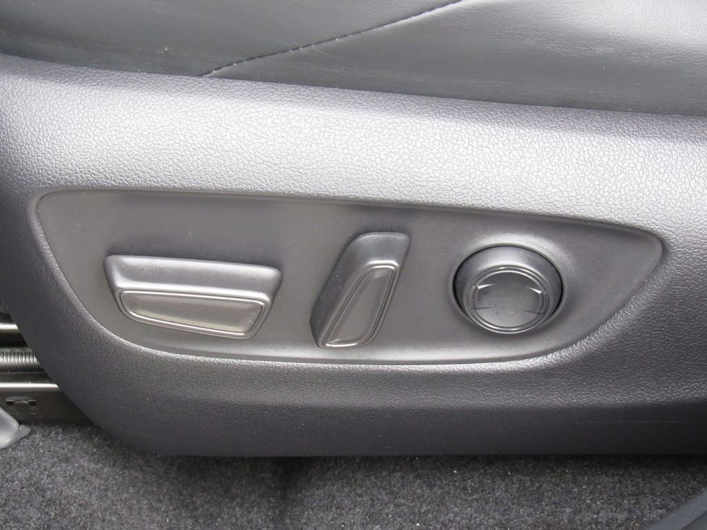 Certified 2022 Toyota Venza XLE AWD/4WD image 12