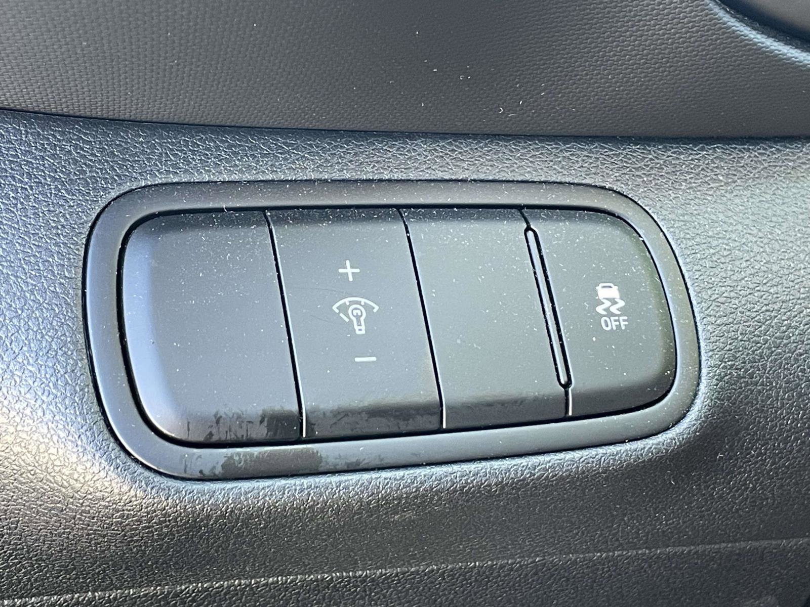 Certified 2025 Hyundai Venue Limited image 17