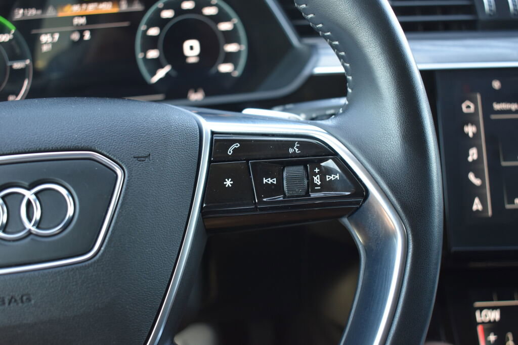Used 2021 Audi e-tron Premium w/ Convenience Plus Package image 14
