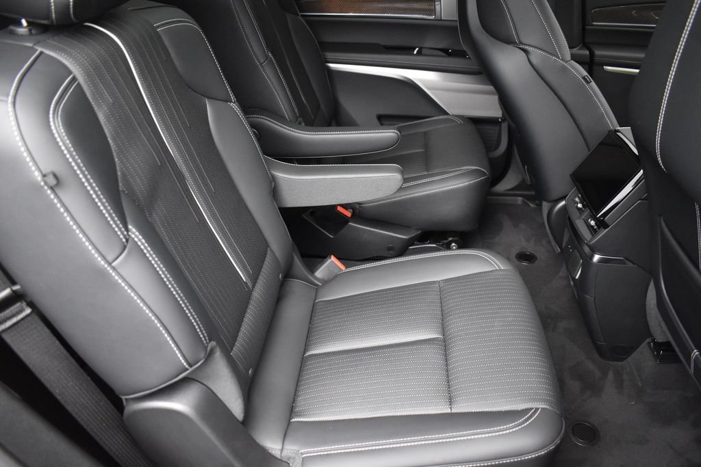 Certified 2026 Cadillac Vistiq Luxury w/ LPO, Floor Liner Package AWD/4WD image 31