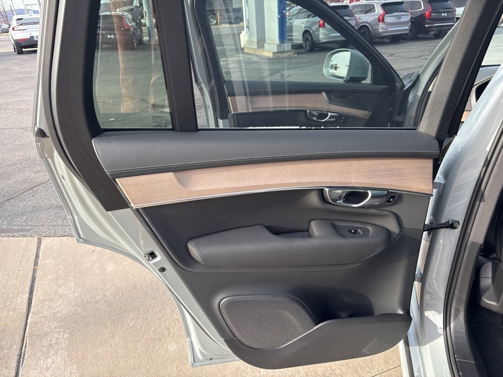 Certified 2025 Volvo XC90 B6 Plus image 35