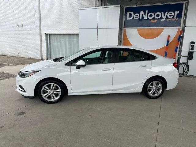 Used 2017 Chevrolet Cruze LT w/ Convenience Package FWD image 10
