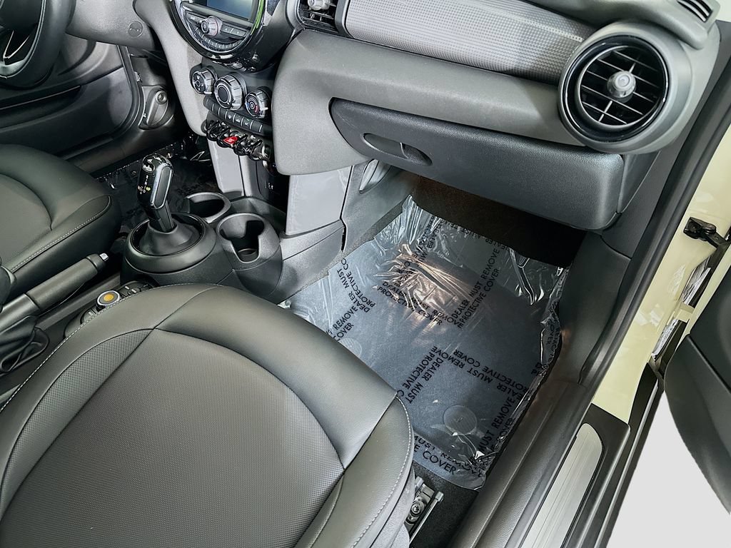 Used 2021 MINI Cooper 2-Door Hardtop FWD image 29