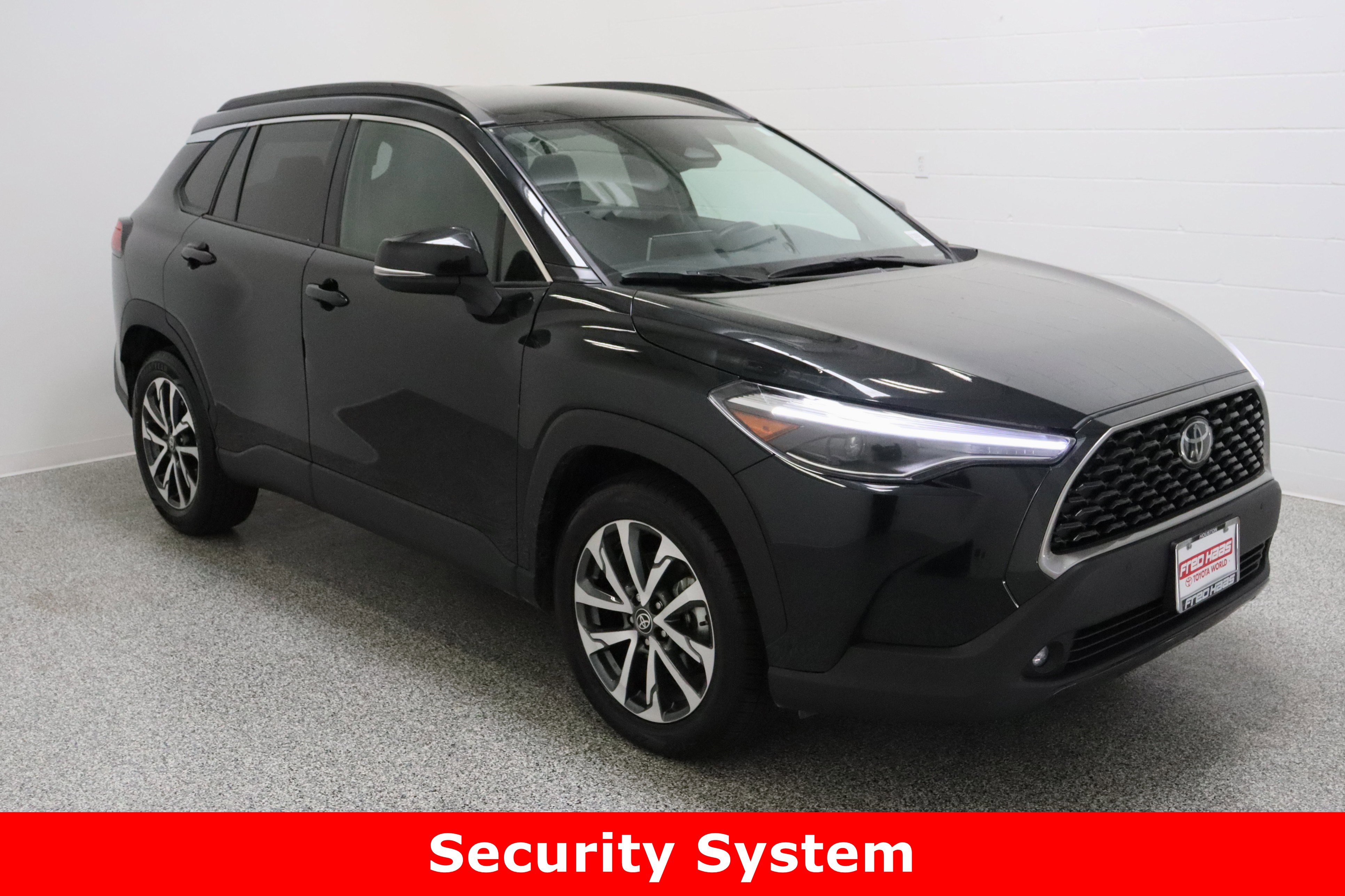 Used 2025 Toyota Corolla Cross XLE image 4