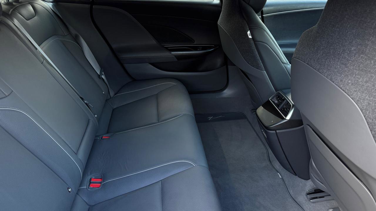 Used 2024 Lucid Air Touring image 37