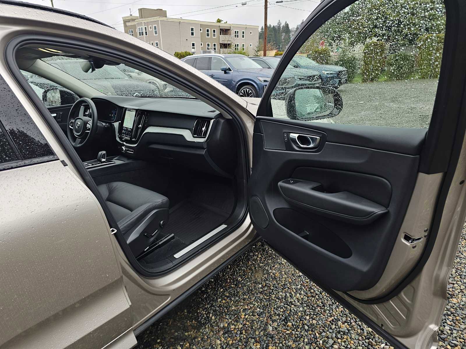 Used 2025 Volvo XC60 B5 Plus w/ Protection Package Premier image 10