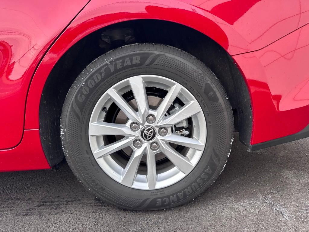 Used 2025 Toyota Camry LE image 31