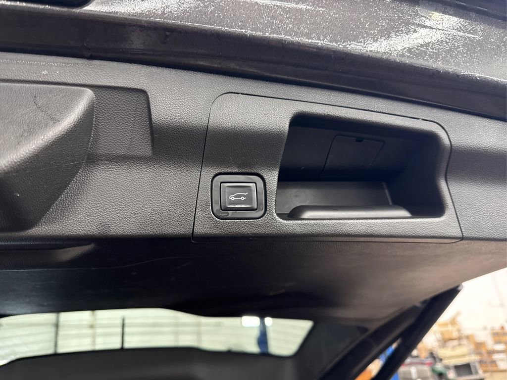 Used 2017 GMC Acadia SLT w/ LPO, Floor Liner Package image 14