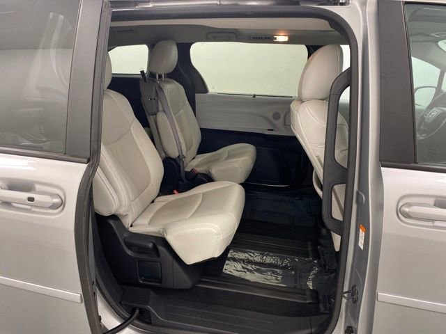Certified 2025 Toyota Sienna LE w/ LE Plus Package image 33