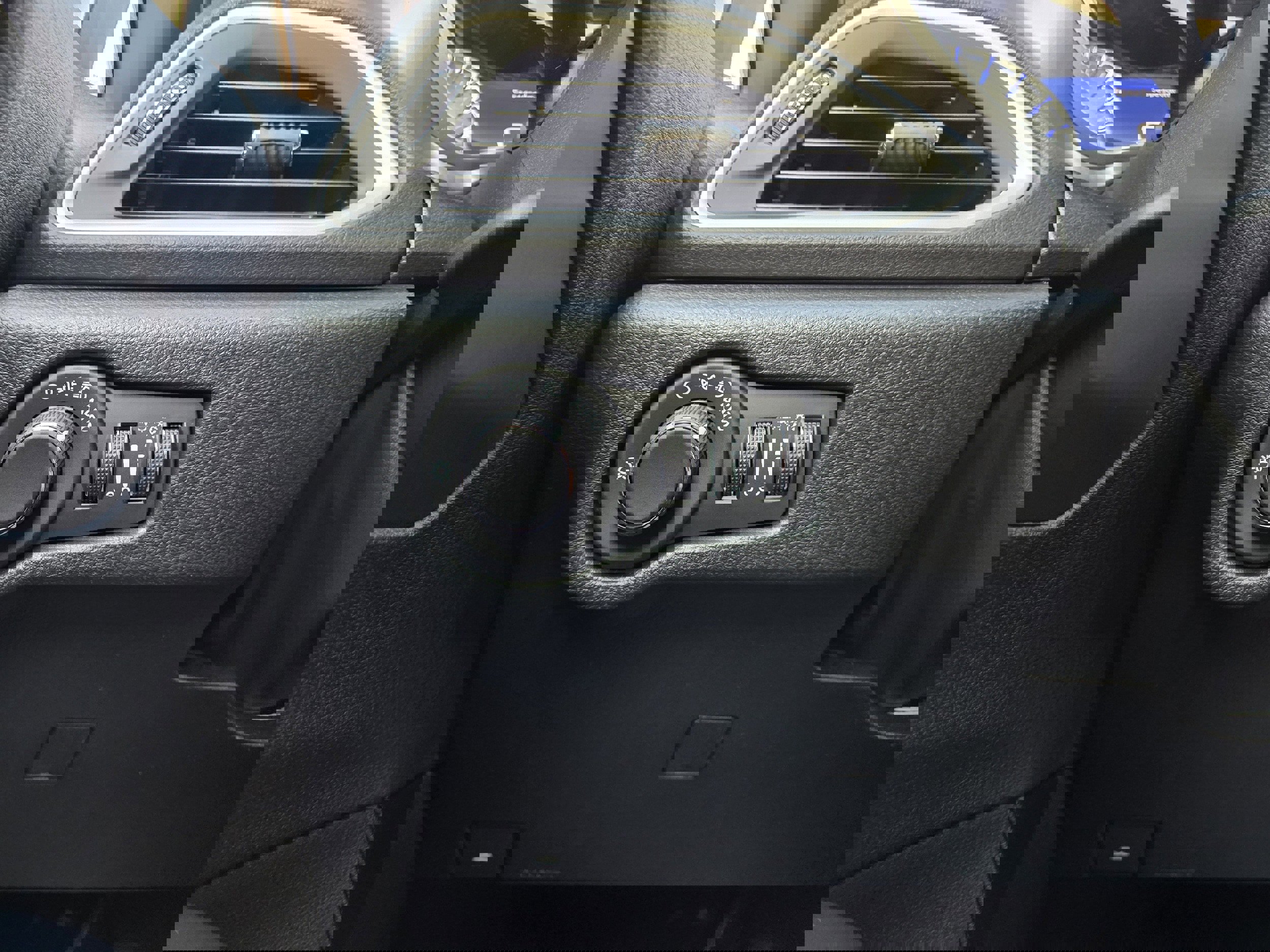 New 2026 Chrysler Voyager LX image 32