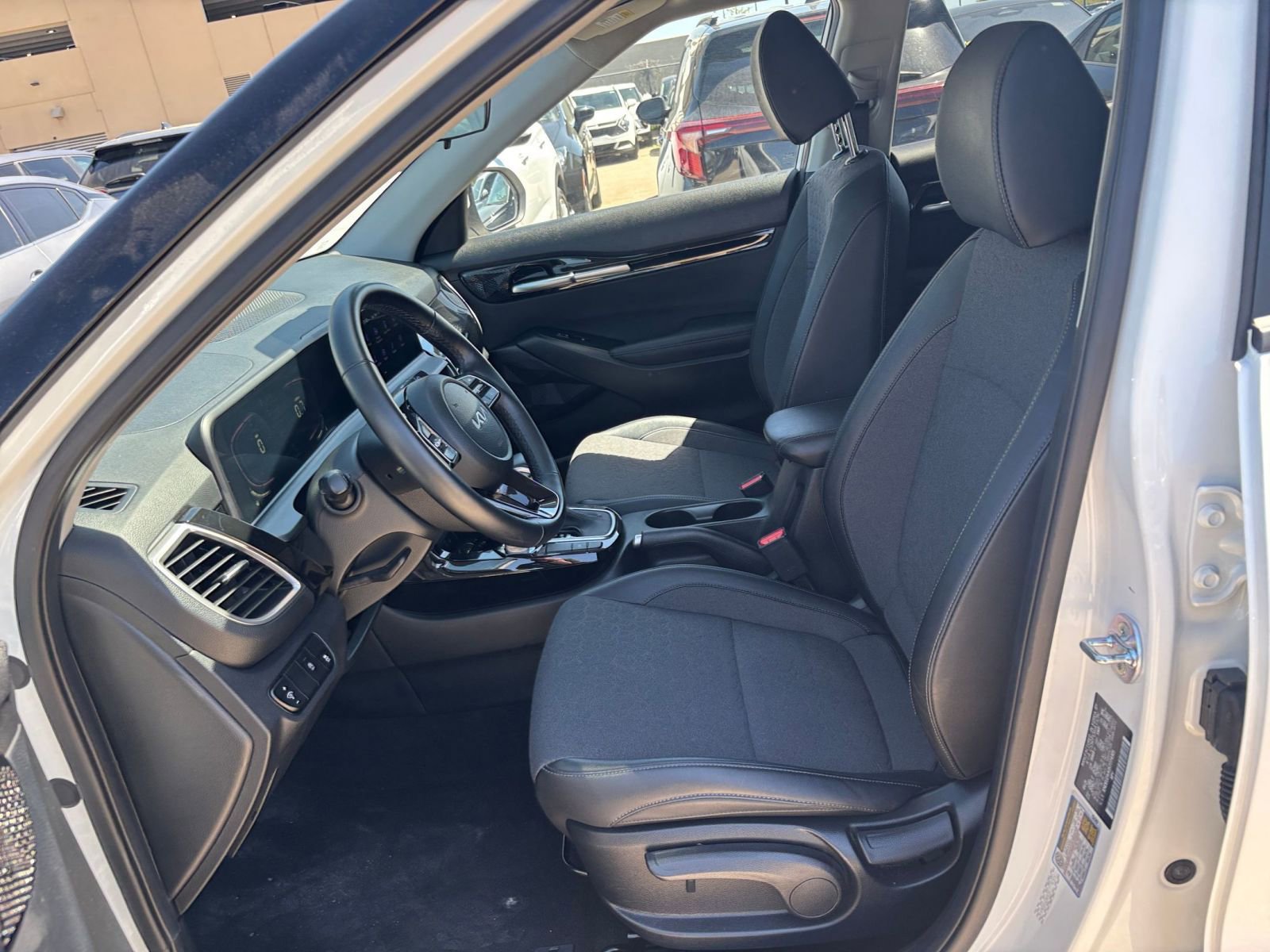 Used 2025 Kia Seltos S image 28