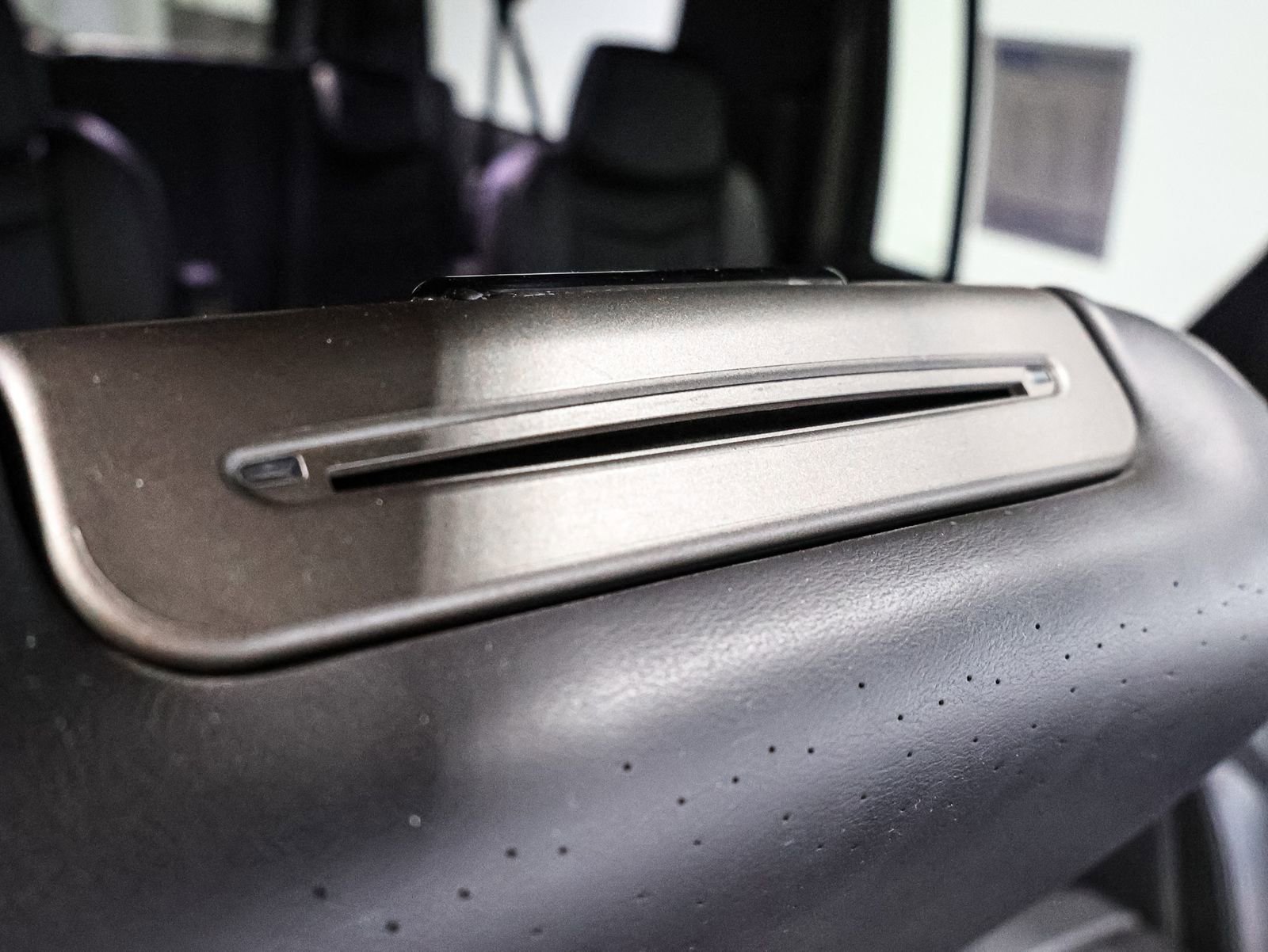 Used 2019 Cadillac Escalade ESV Platinum image 28