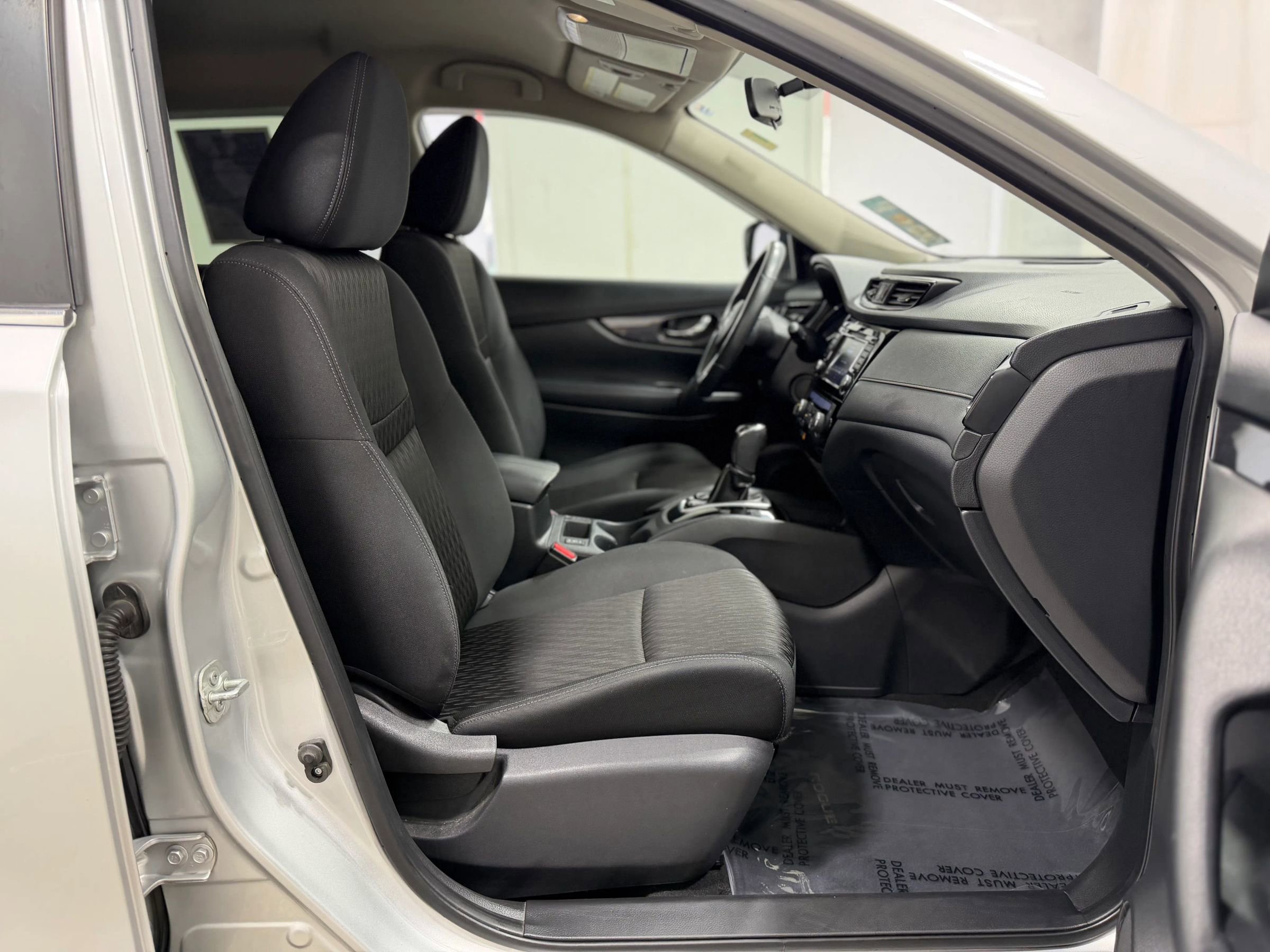 Used 2018 Nissan Rogue SV image 27