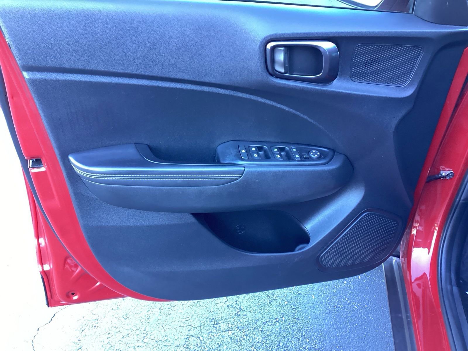 Used 2022 Hyundai Venue Limited w/ Cargo Package image 21