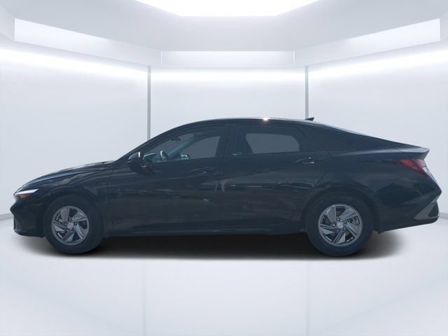 Used 2025 Hyundai Elantra SE FWD image 6