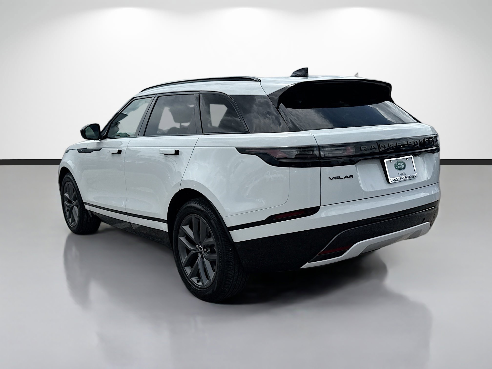 Used 2026 Land Rover Range Rover Velar Dynamic SE image 3