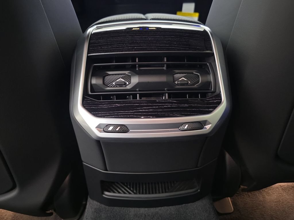 New 2026 BMW i7 xDrive60 w/ Executive Package AWD/4WD image 26