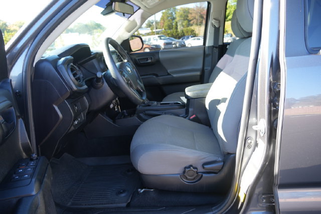 Used 2022 Toyota Tacoma SR w/ SR Convenience Package RWD image 19