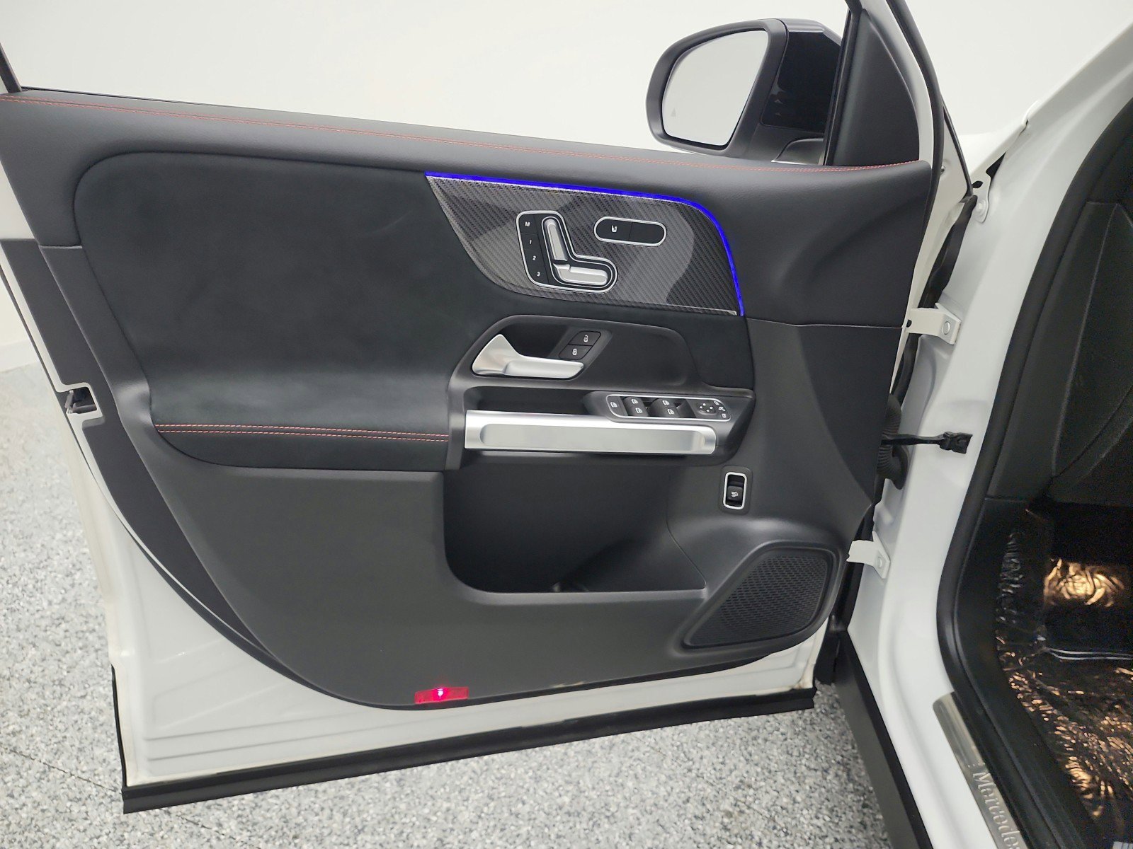 Used 2023 Mercedes-Benz GLB 250 image 15