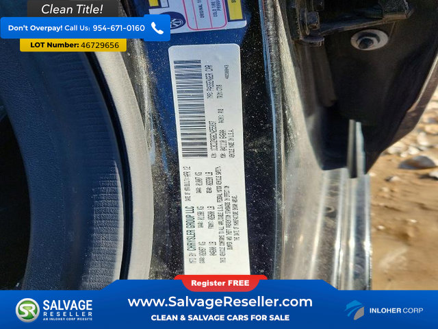 Used 2012 Dodge Avenger SE image 2