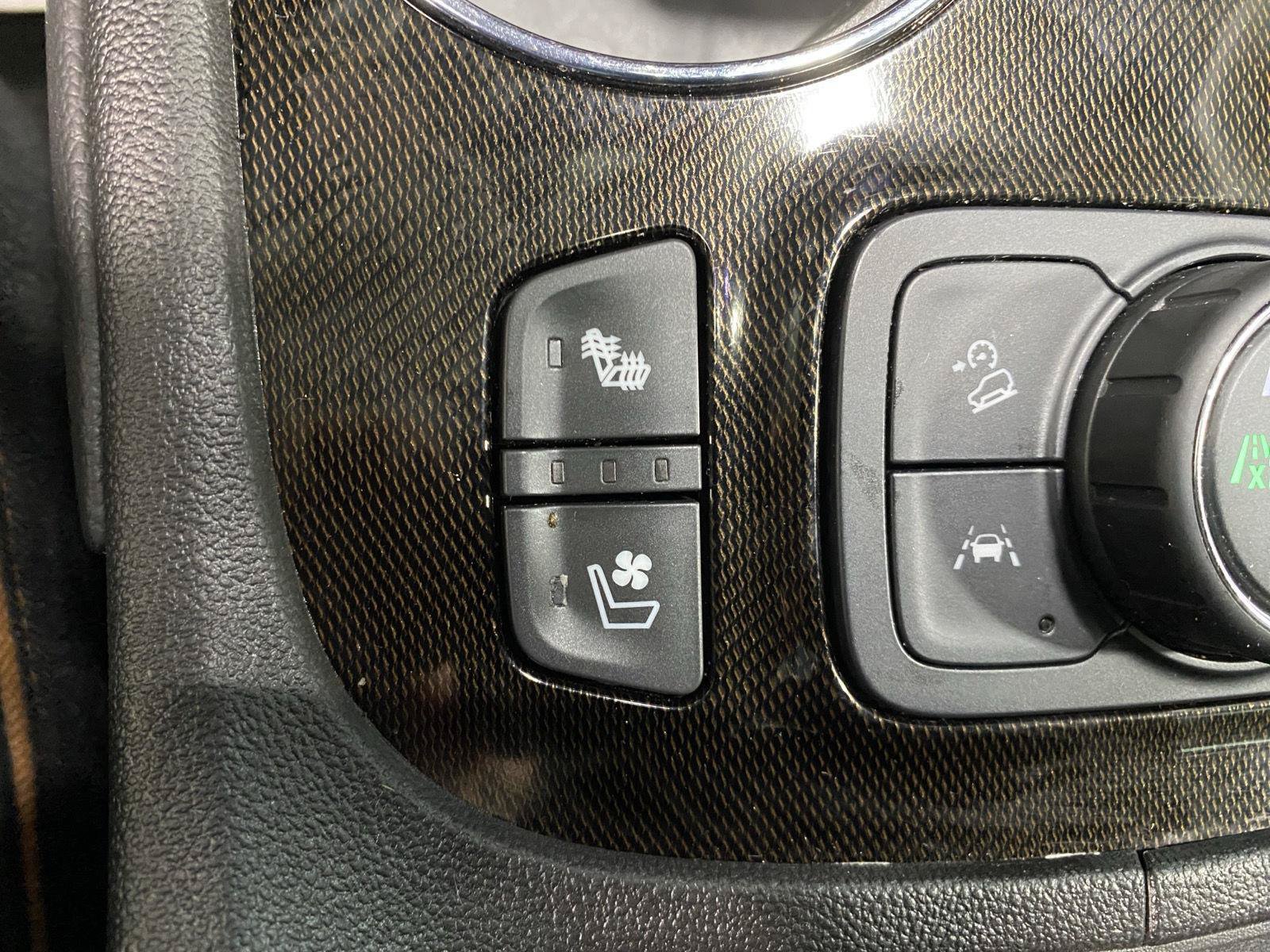 Used 2023 GMC Acadia AT4 w/ Preferred Package AWD/4WD image 29