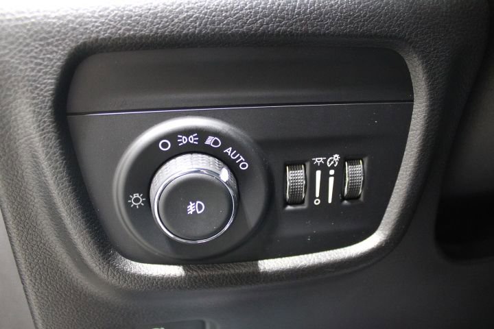 Used 2023 Jeep Grand Cherokee L Limited w/ Luxury Tech Group II AWD/4WD image 42