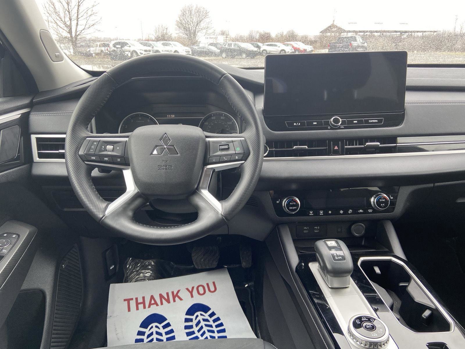 Used 2025 Mitsubishi Outlander SE image 35