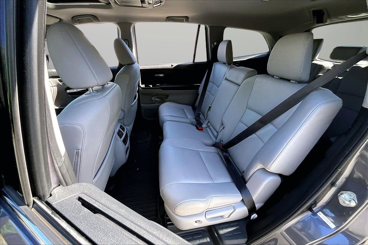 Used 2016 Honda Pilot Touring image 23