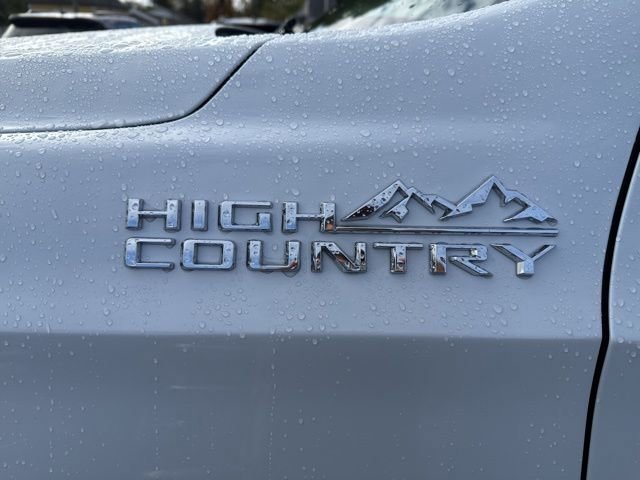 New 2026 Chevrolet Suburban High Country image 13