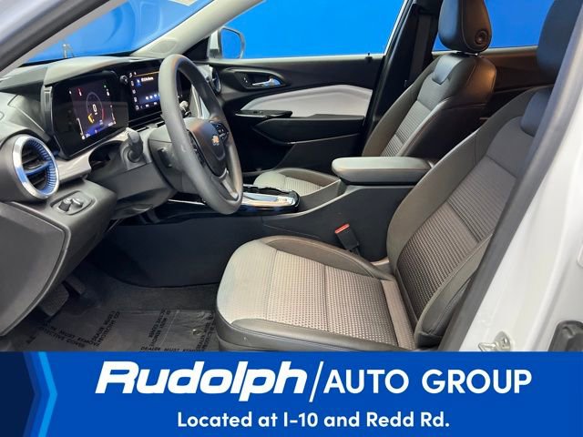 Used 2025 Chevrolet Trax LT image 9
