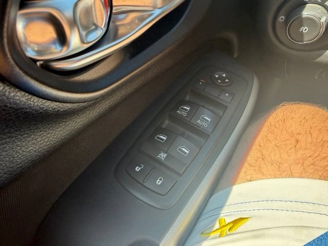 Used 2017 Jeep Cherokee Latitude w/ Cold Weather Group AWD/4WD image 11