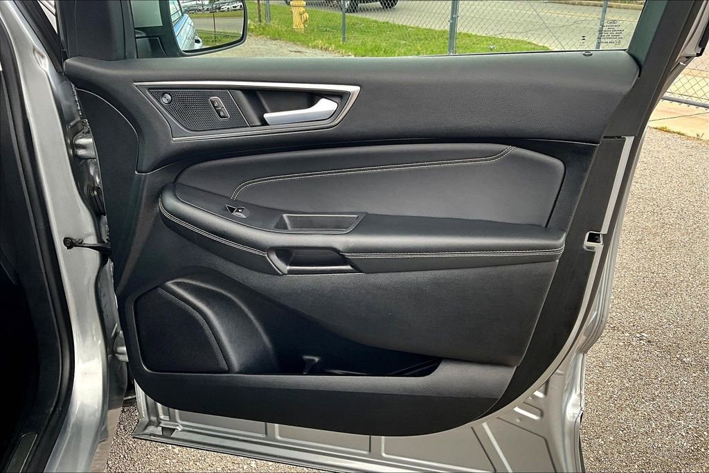 Used 2024 Ford Edge Titanium image 25