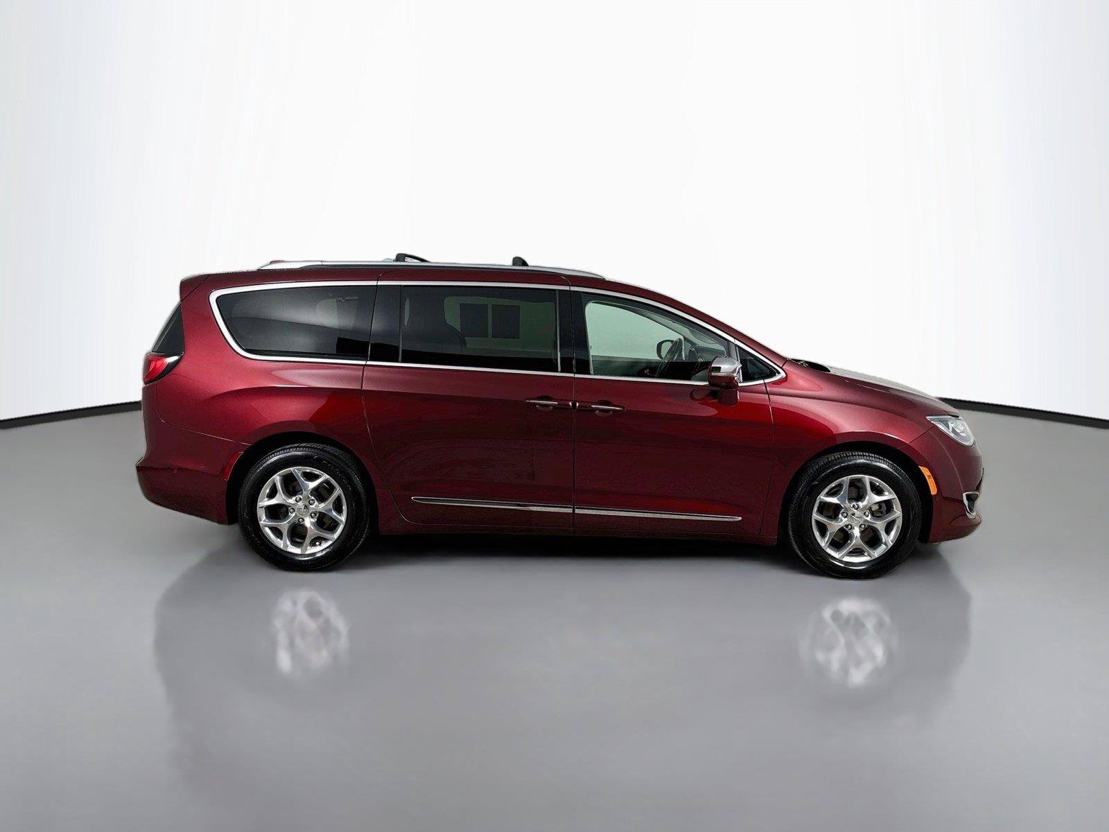 Used 2019 Chrysler Pacifica Limited w/ Advanced Safetytec Group FWD image 13