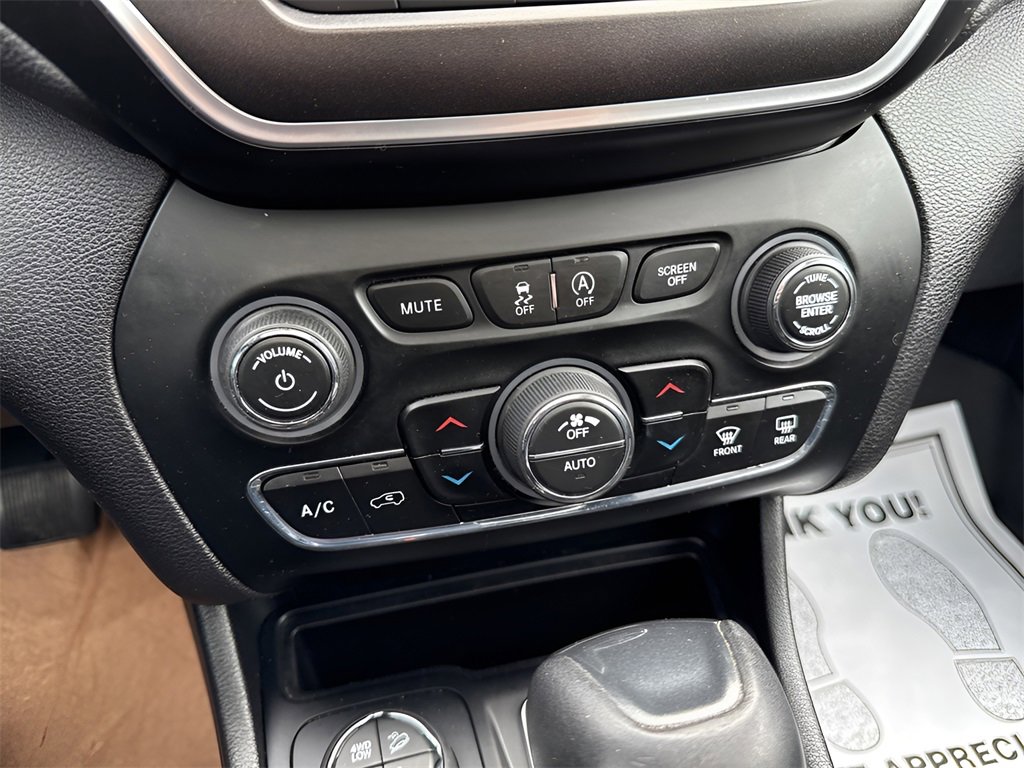 Used 2019 Jeep Cherokee Trailhawk w/ Comfort/Convenience Group image 26