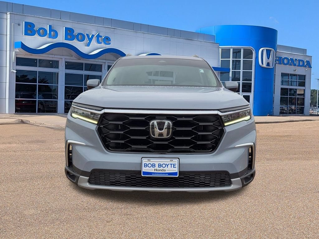 Certified 2025 Honda Pilot Touring image 2
