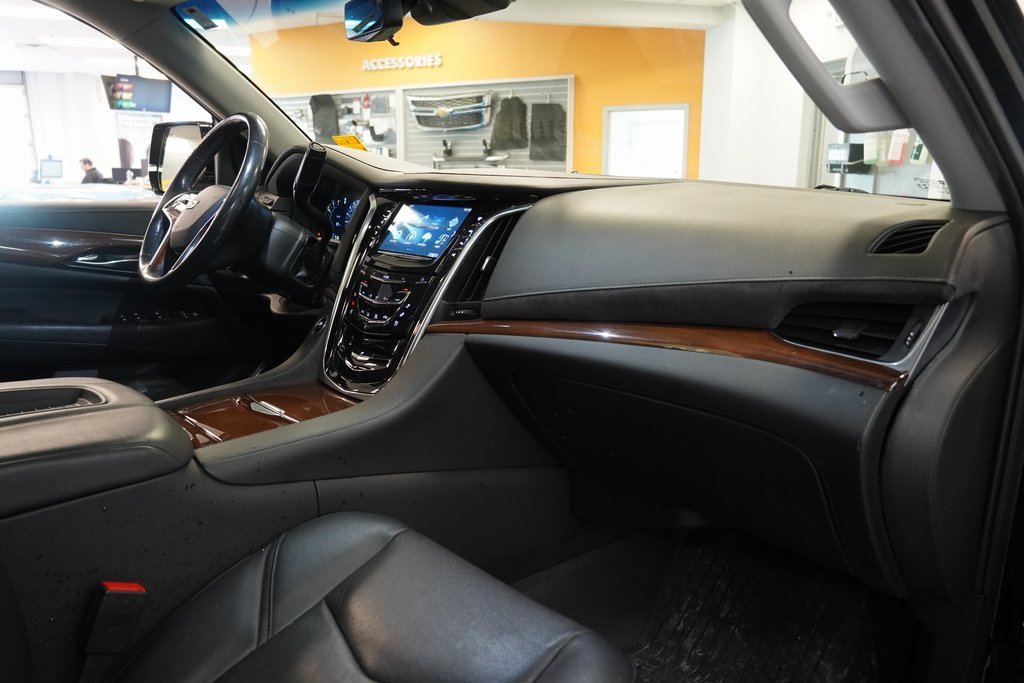 Used 2020 Cadillac Escalade ESV Luxury image 39