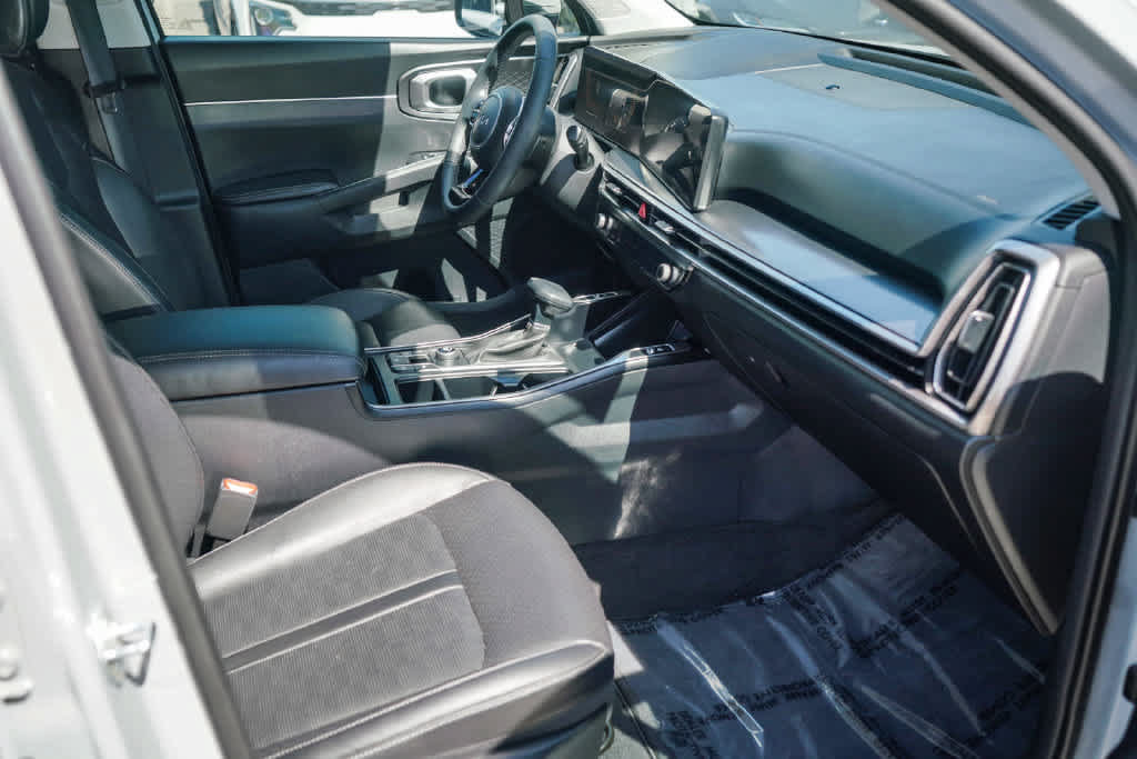 Certified 2025 Kia Sorento S w/ Panoramic Sunroof Package FWD image 15