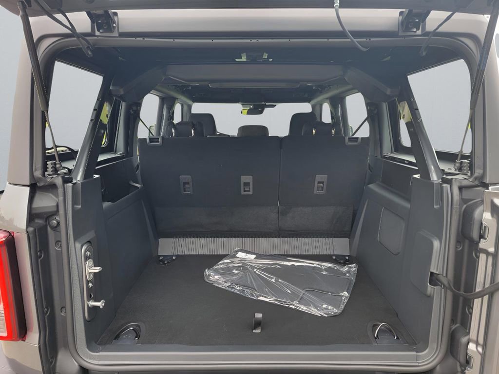 New 2025 Ford Bronco 4-Door image 9