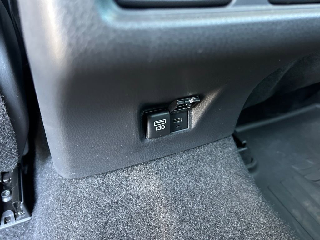 Used 2025 Toyota Camry SE w/ Convenience Package image 35