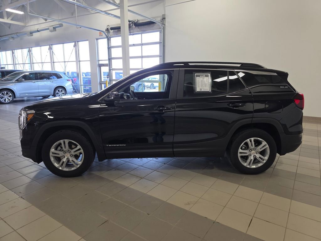 Used 2023 GMC Terrain SLE w/ Driver Convenience Package image 2