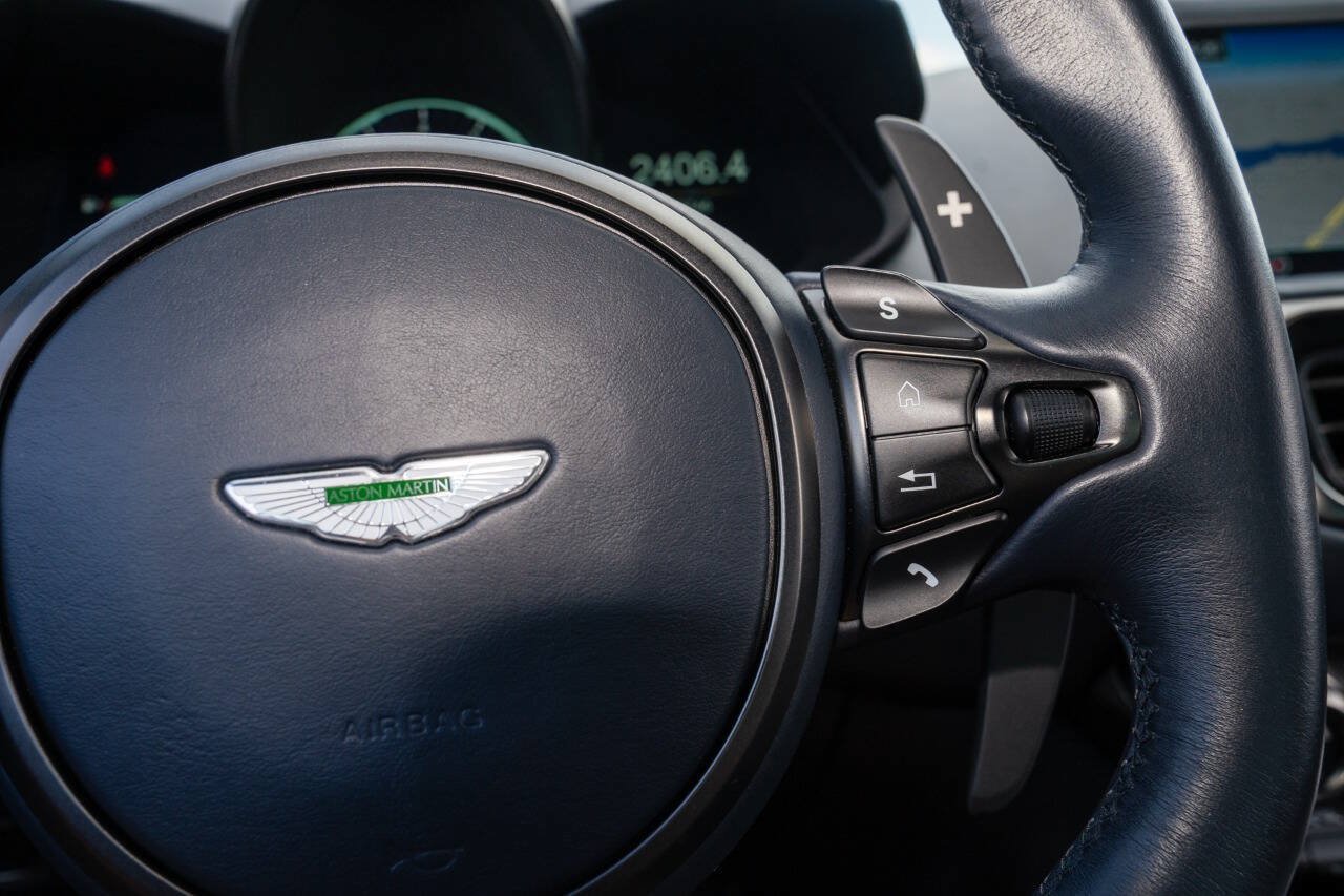 Used 2020 Aston Martin V8 Vantage Coupe RWD image 54