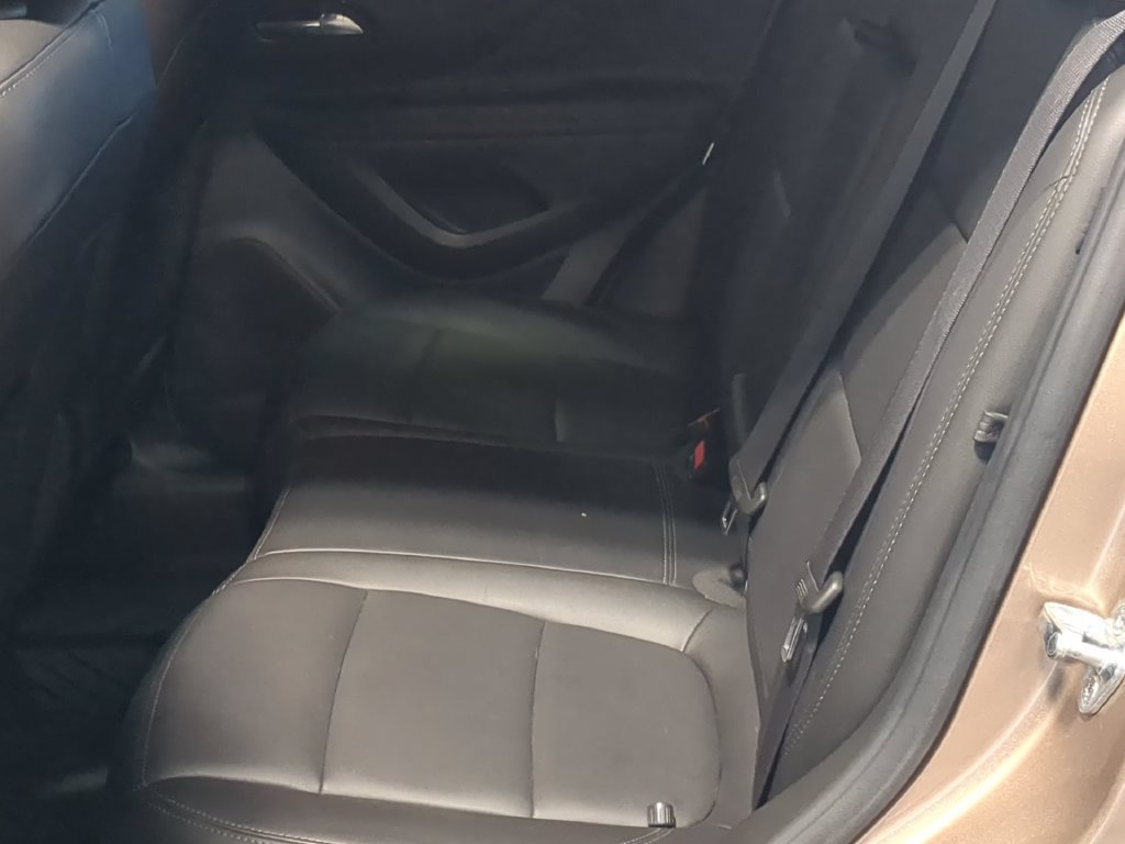 Used 2019 Buick Encore Essence FWD image 23