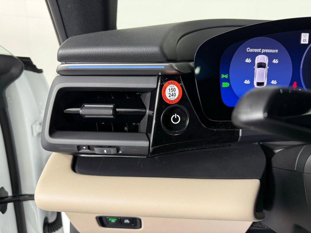 New 2025 Porsche Macan 4 Electric image 30