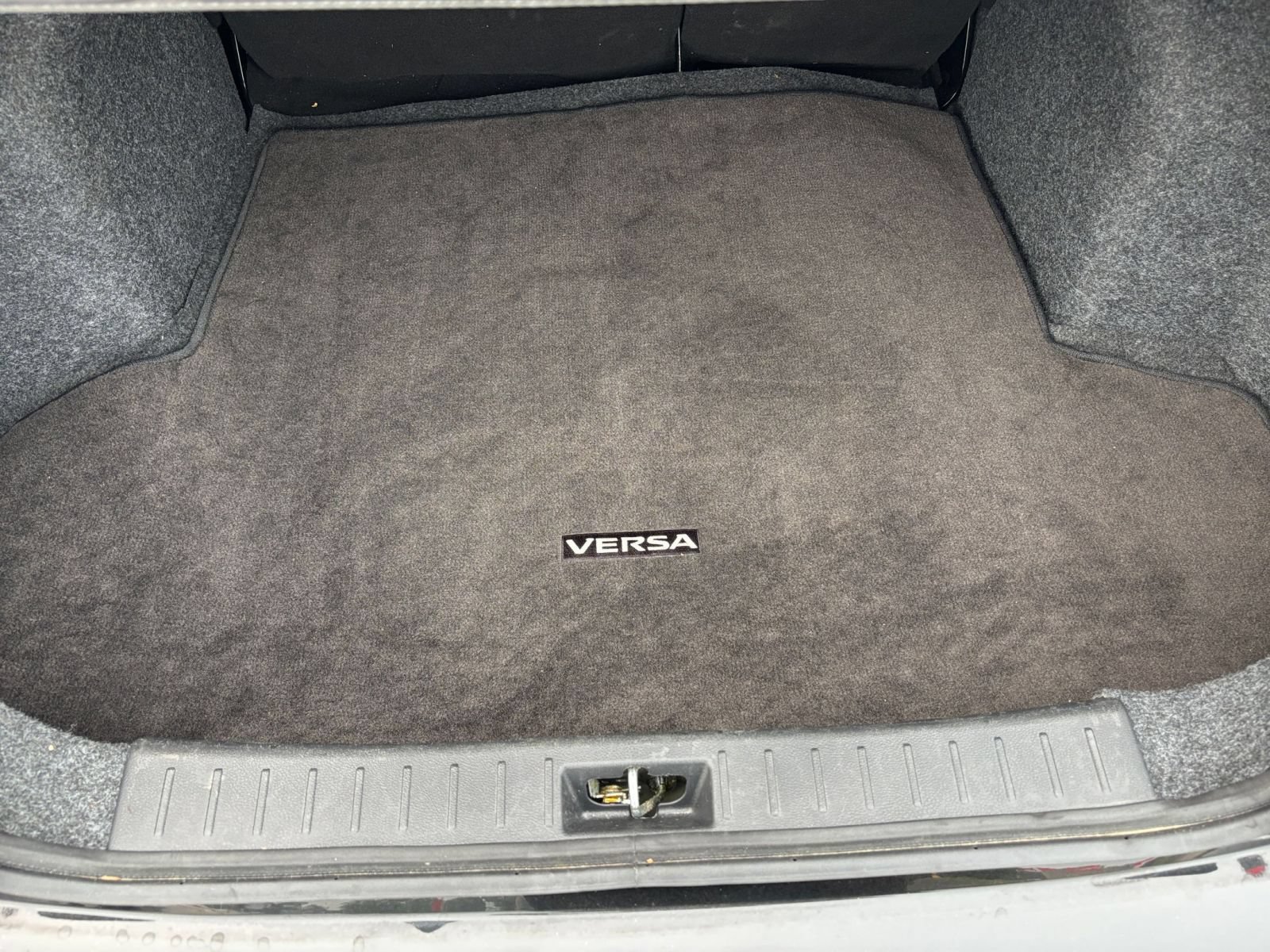 Used 2025 Nissan Versa SV FWD image 24
