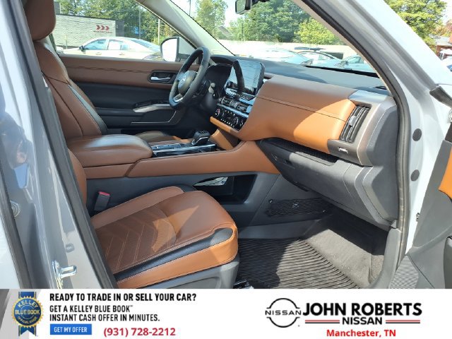 Used 2024 Nissan Pathfinder Platinum FWD image 21